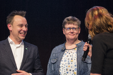 910748 Afbeelding van fractievoorzitter Klaas Verschuure (D66) en fractievoorzitter Heleen de Boer (GroenLinks) tijdens ...